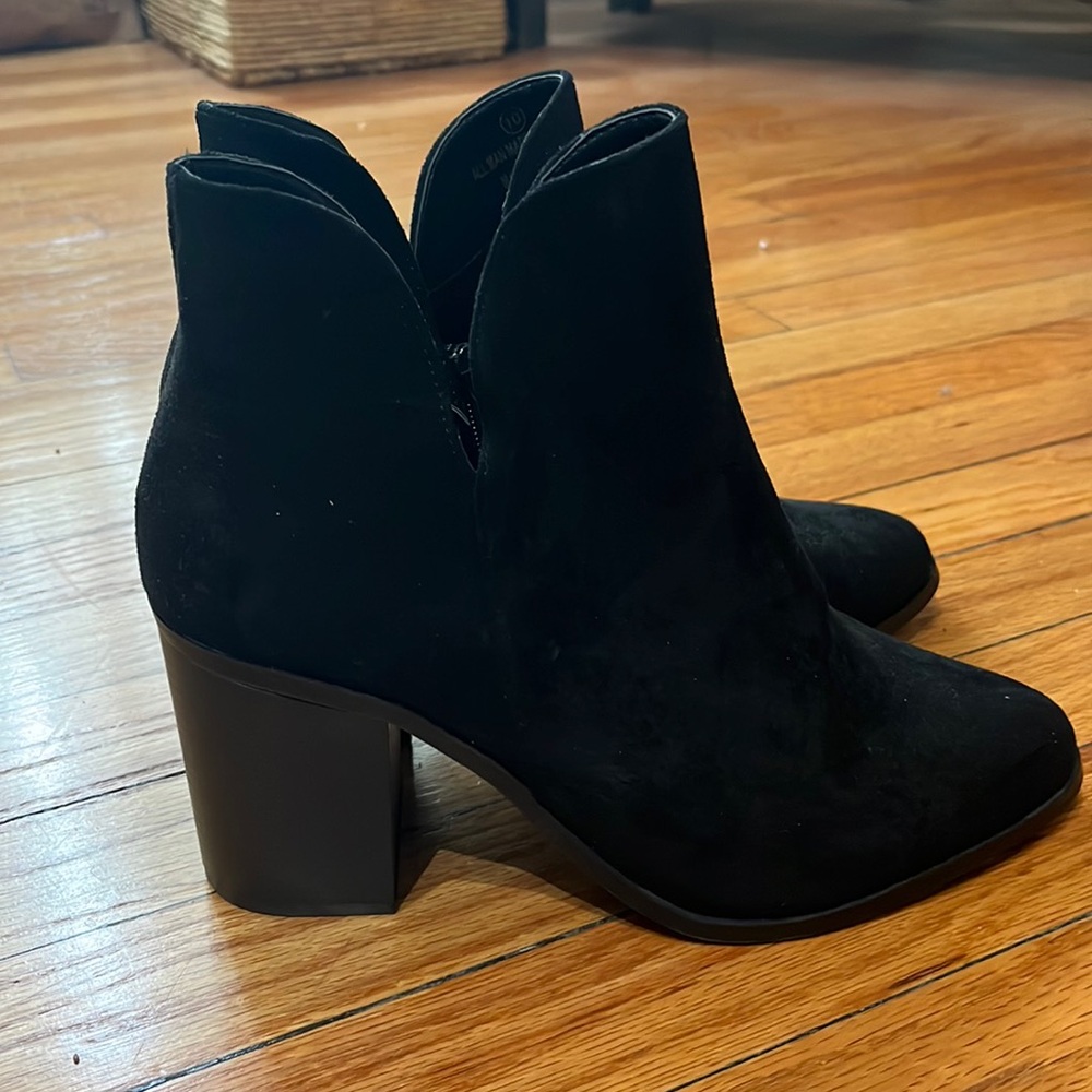 Brand new ! Lulus heeled  booties